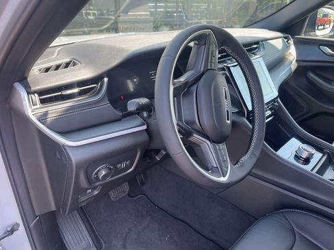 New 2025 Jeep Grand Cherokee Altitude image 22