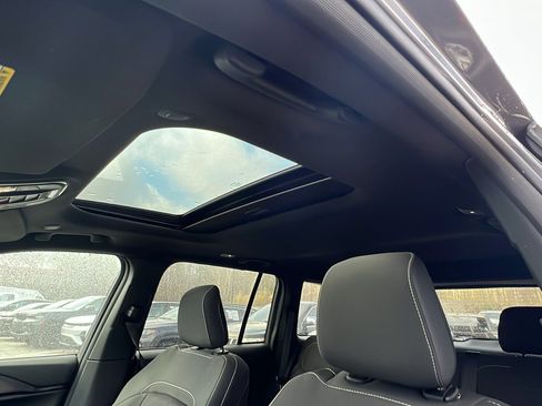 Used 2024 Jeep Grand Cherokee Laredo X w/ Luxury Tech Group I image 19