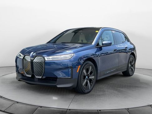 Used 2024 BMW iX xDrive50 w/ Premium Package AWD/4WD image 3