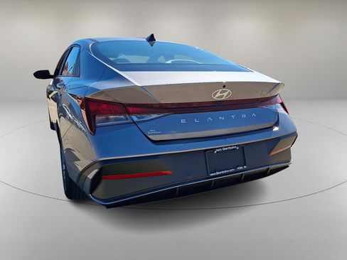 Certified 2024 Hyundai Elantra SEL image 8