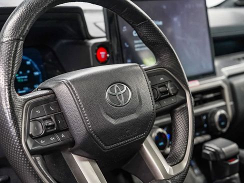 Used 2024 Toyota Tacoma TRD Off-Road w/ TRD Off Road Premium Package AWD/4WD image 20