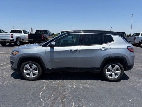 Used 2018 Jeep Compass Latitude w/ Popular Equipment Group FWD image 2
