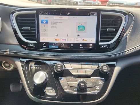 New 2026 Chrysler Pacifica Select image 12