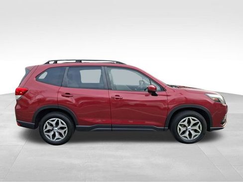 Used 2023 Subaru Forester Premium image 7