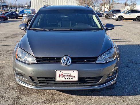 Used 2016 Volkswagen Golf SE image 2