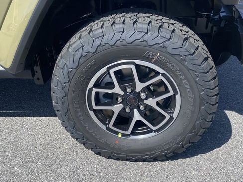 New 2025 Jeep Wrangler Rubicon w/ Technology Group image 11