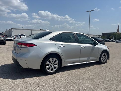 Used 2025 Toyota Corolla LE FWD image 4