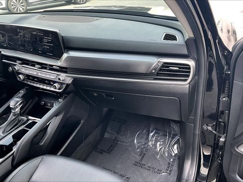 Used 2023 Kia Telluride S image 16