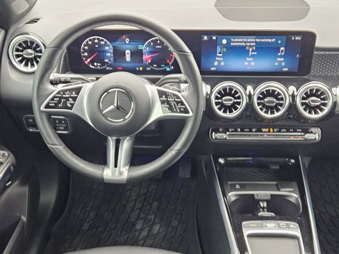 Used 2025 Mercedes-Benz GLB 250 image 27