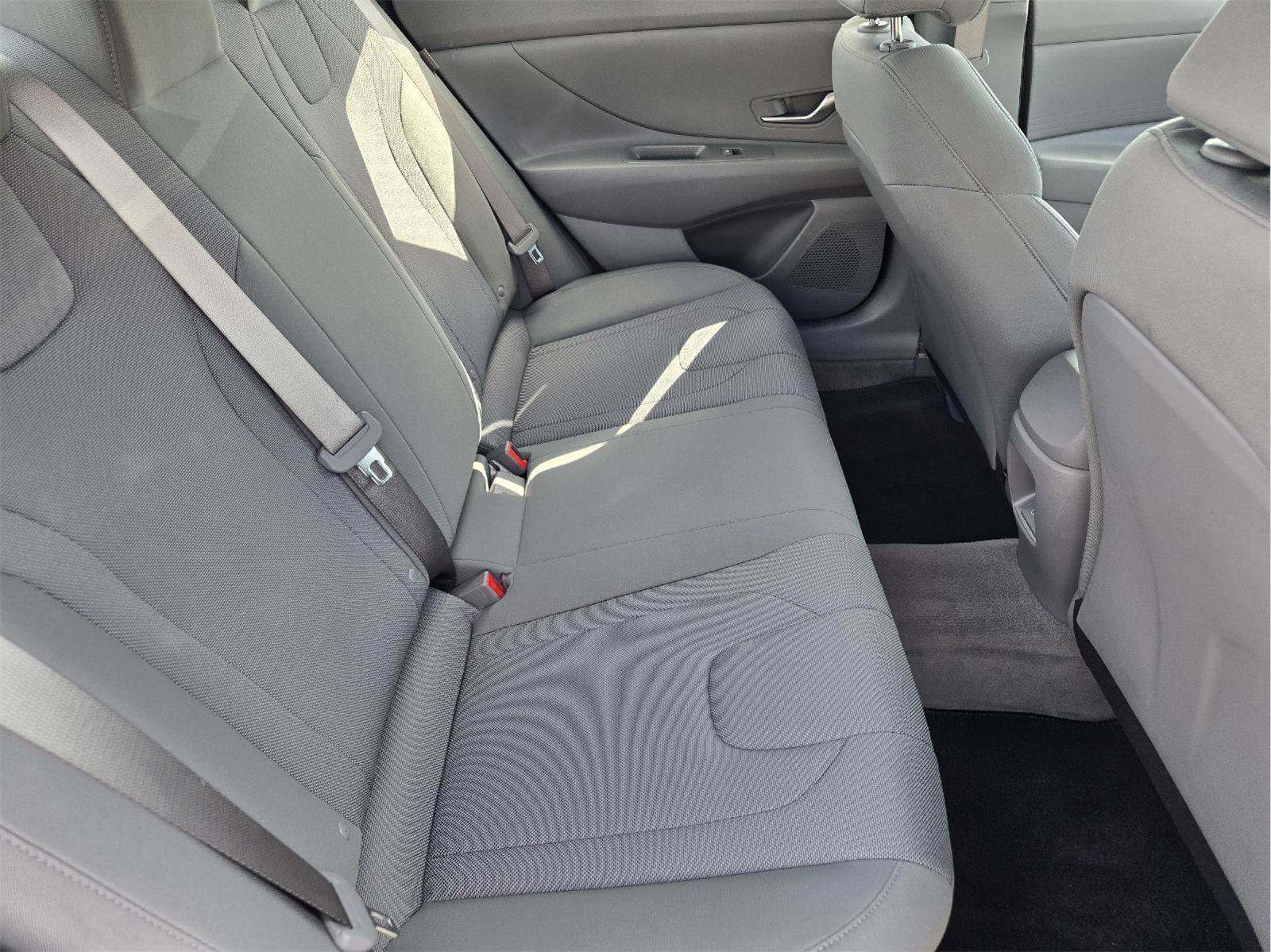 Used 2026 Hyundai Elantra SE w/ Cargo Package FWD image 28