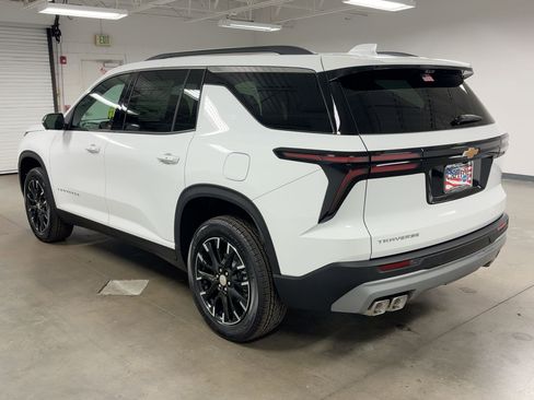 New 2026 Chevrolet Traverse LT w/ Sun and Wheel Package image 3