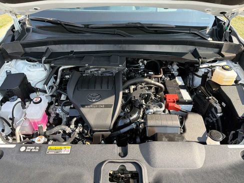 Used 2025 Toyota Grand Highlander AWD image 11