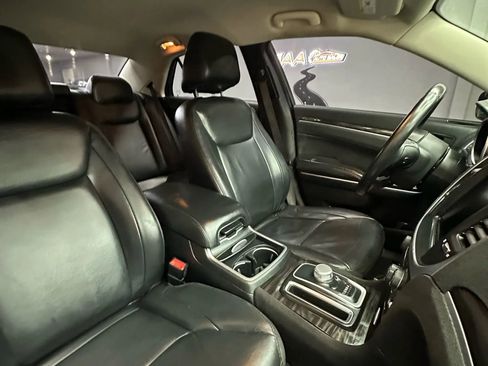 Used 2016 Chrysler 300 Limited image 28