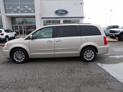 Used 2015 Chrysler Town & Country Touring-L w/ Driver Convenience Group
