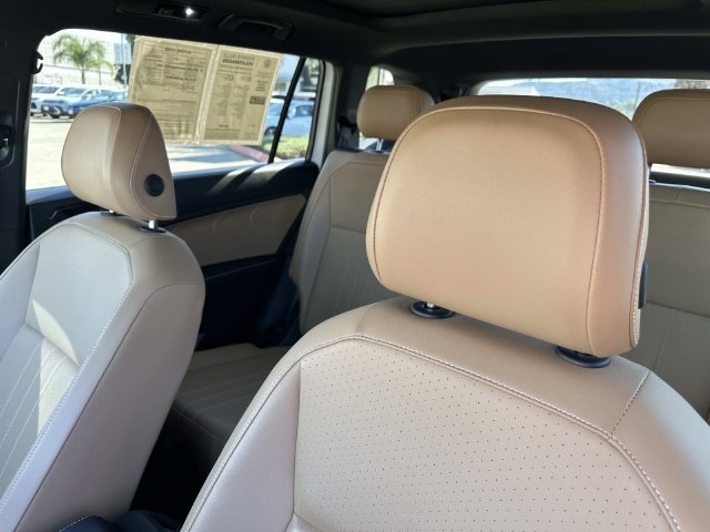 Certified 2024 Volkswagen Tiguan SE R-Line FWD image 25