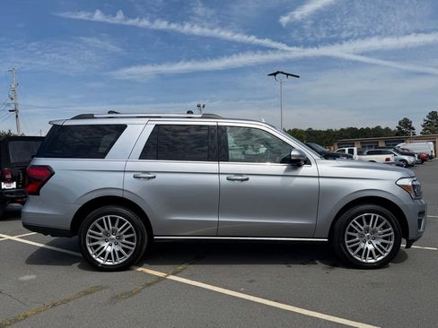 Used 2023 Ford Expedition Limited AWD/4WD image 2