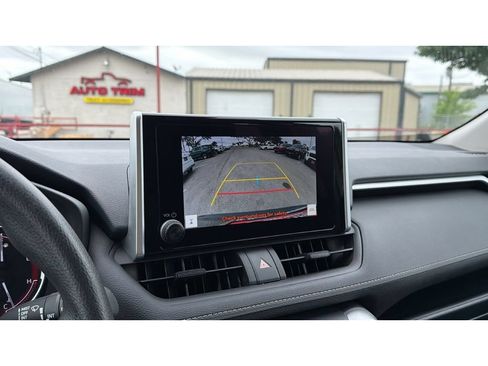 Certified 2025 Toyota RAV4 XLE FWD image 30