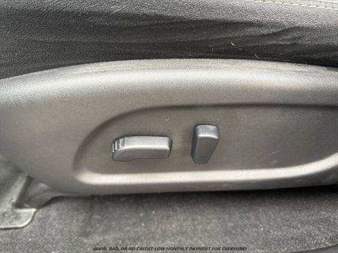 Used 2016 Nissan Pathfinder SV AWD/4WD image 18