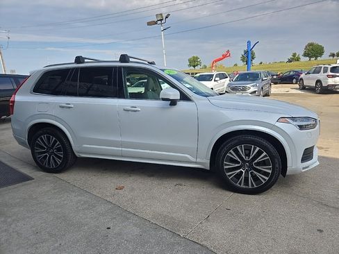 Used 2021 Volvo XC90 T6 Momentum image 12