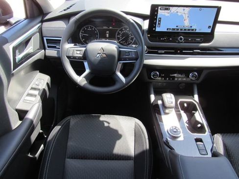 New 2026 Mitsubishi Outlander ES image 17