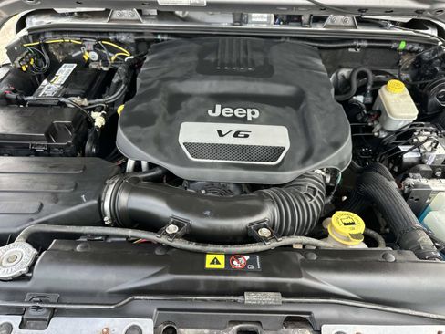 Used 2015 Jeep Wrangler Sport AWD/4WD image 10