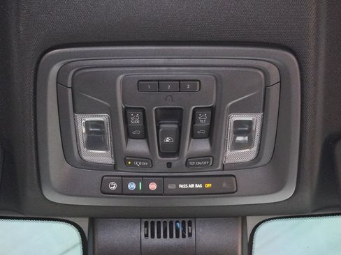Used 2025 Chevrolet Silverado 2500 High Country w/ Technology Package AWD/4WD image 22