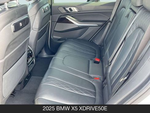 Used 2025 BMW X5 xDrive50e AWD/4WD image 15