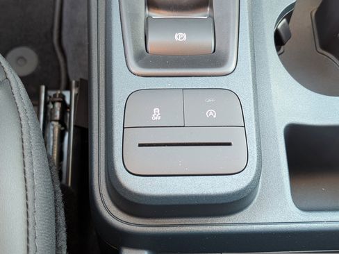 New 2025 Ford Maverick Lariat w/ Black Appearance Package image 23