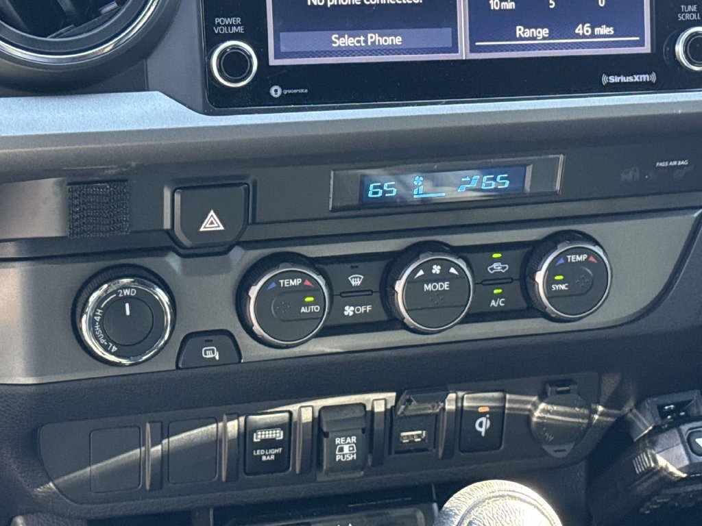 Used 2022 Toyota Tacoma TRD Sport AWD/4WD image 33