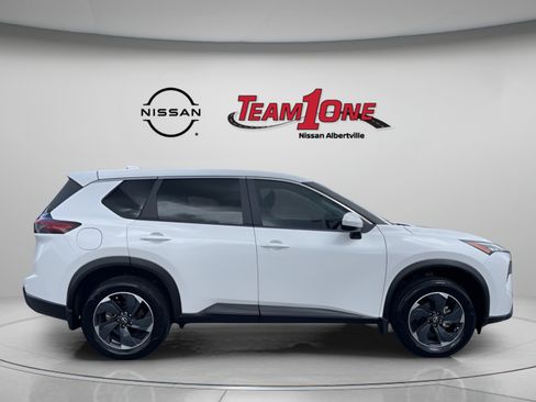 Used 2024 Nissan Rogue SV FWD image 9