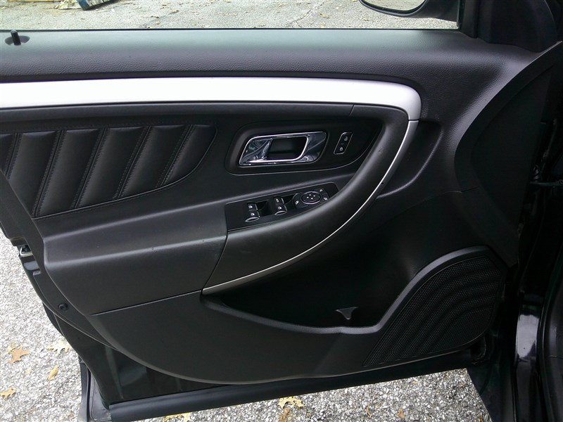 Used 2018 Ford Taurus SEL FWD image 9