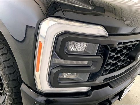 Used 2023 Ford F250 Lariat w/ Sport Appearance Package AWD/4WD image 12