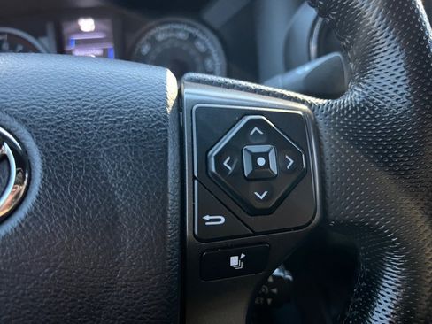 Used 2016 Toyota Tacoma TRD Sport image 27