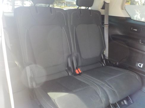 Used 2024 Jeep Grand Cherokee L Laredo w/ Luxury Tech Group I AWD/4WD image 15