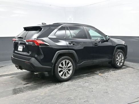 Used 2021 Toyota RAV4 XLE Premium image 7