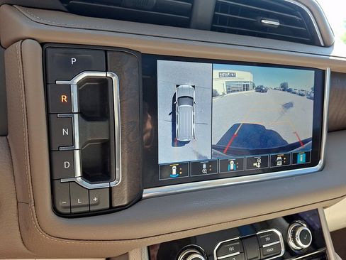 Used 2021 GMC Yukon Denali w/ Denali Premium Package AWD/4WD image 19