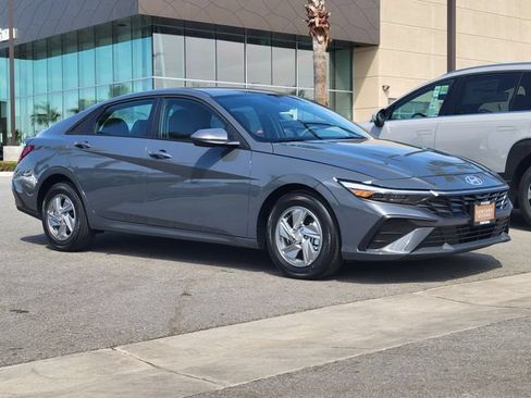 New 2026 Hyundai Elantra SE FWD image 32
