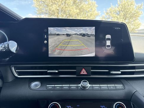 Used 2022 Hyundai Elantra Limited image 24