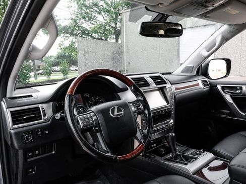 Used 2015 Lexus GX 460 w/ Premium Package AWD/4WD image 3