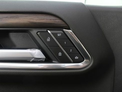 New 2026 GMC Sierra 1500 SLT image 15