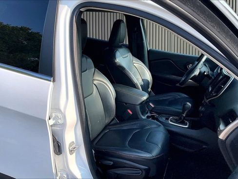 Used 2018 Jeep Cherokee Limited FWD image 8