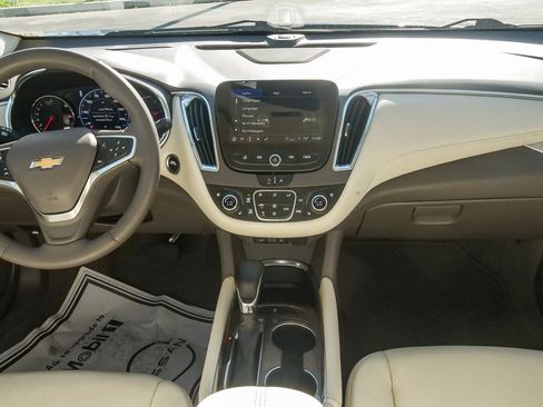 Used 2023 Chevrolet Malibu LT image 11