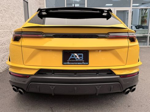 Used 2023 Lamborghini Urus Performante AWD/4WD image 37