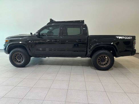 Used 2023 Toyota Tacoma TRD Sport image 3