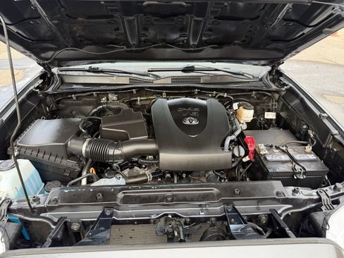 Used 2022 Toyota Tacoma SR AWD/4WD image 34