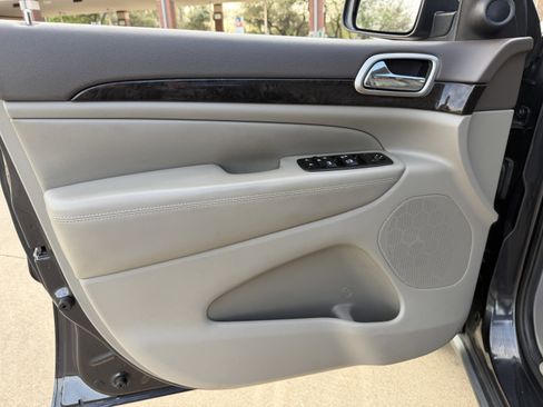 Used 2012 Jeep Grand Cherokee Laredo image 20