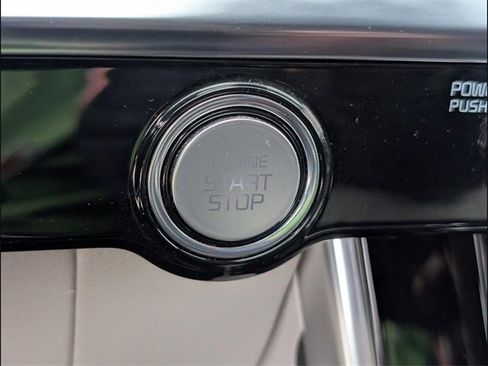 Certified 2022 Kia Carnival SX Prestige image 12