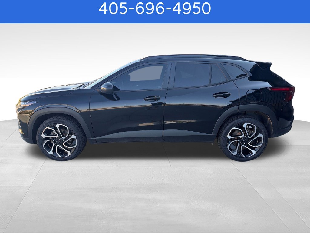 Used 2024 Chevrolet Trax RS w/ Sunroof Package FWD image 2