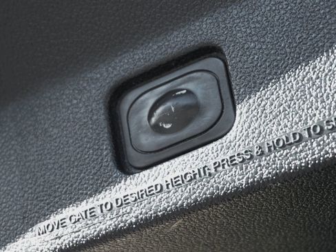 Used 2017 Ford Explorer XLT w/ Equipment Group 201A image 10