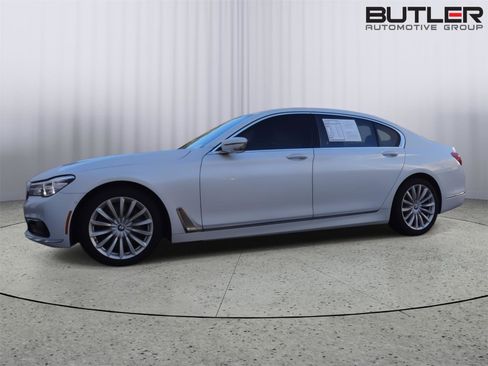 Used 2018 BMW 740i image 37